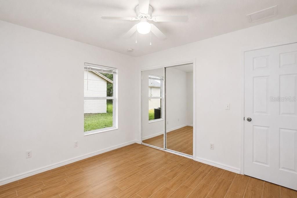 En Venta: $429,900 (4 camas, 3 baños, 2052 Pies cuadrados)