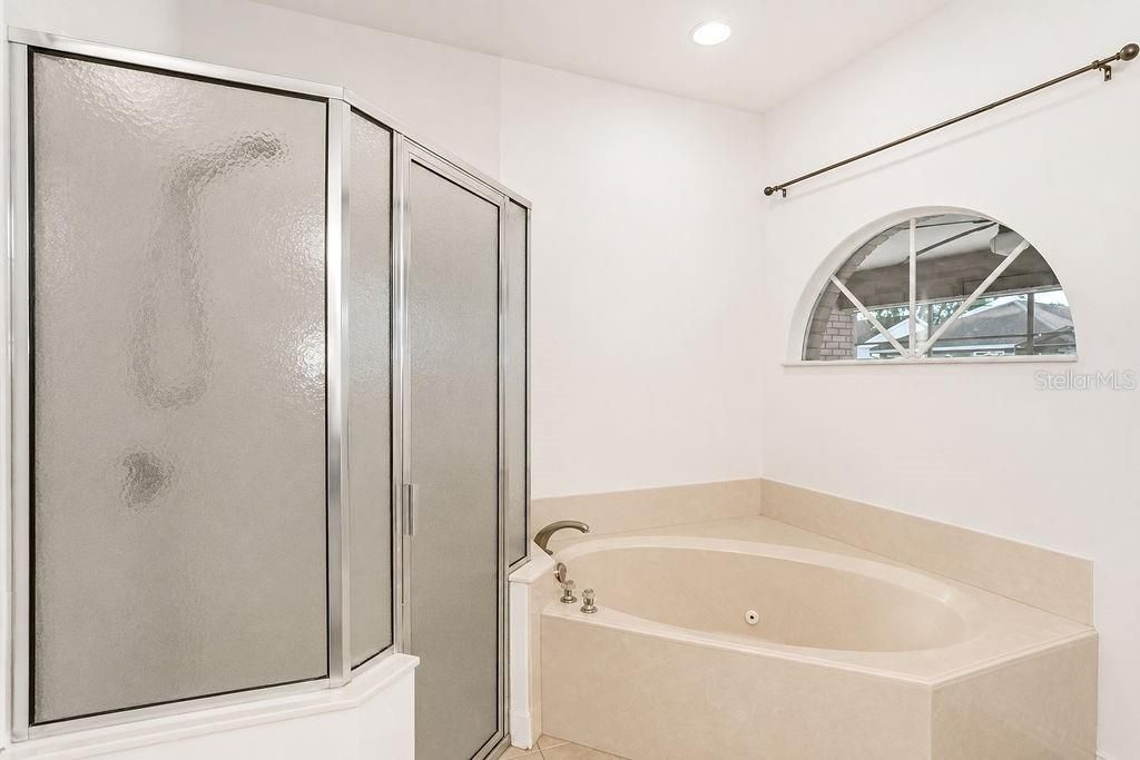 En Venta: $429,900 (4 camas, 3 baños, 2052 Pies cuadrados)