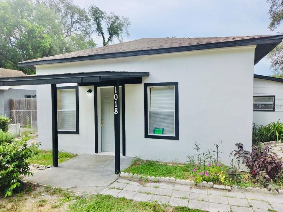For Rent: $1,890 (1 beds, 1 baths, 838 Square Feet)