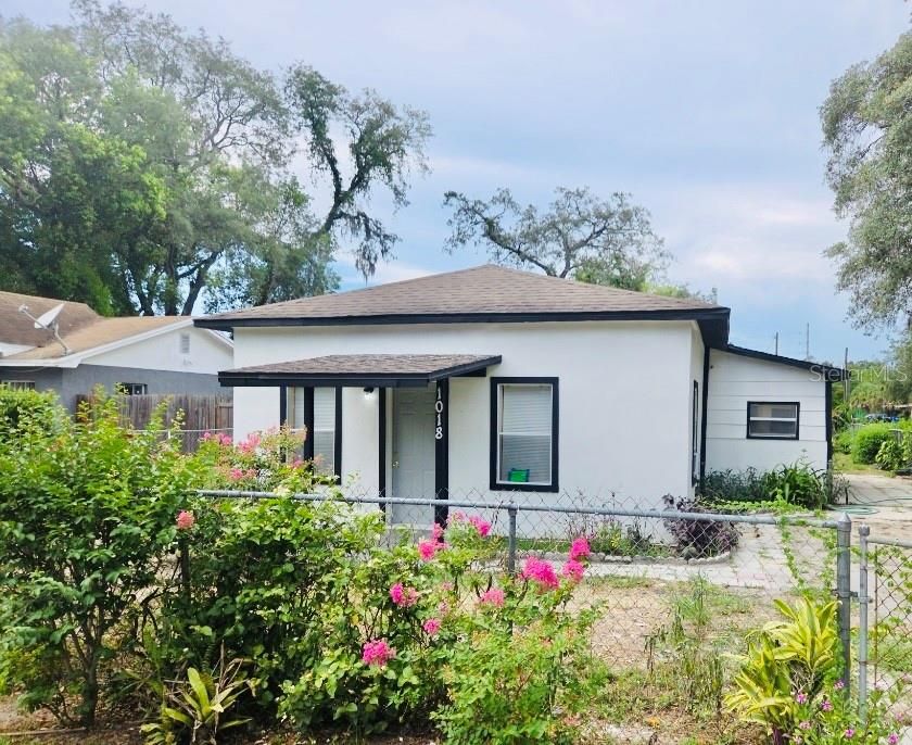 For Rent: $1,890 (1 beds, 1 baths, 838 Square Feet)