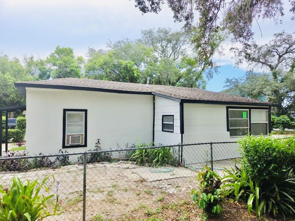 For Rent: $1,890 (1 beds, 1 baths, 838 Square Feet)