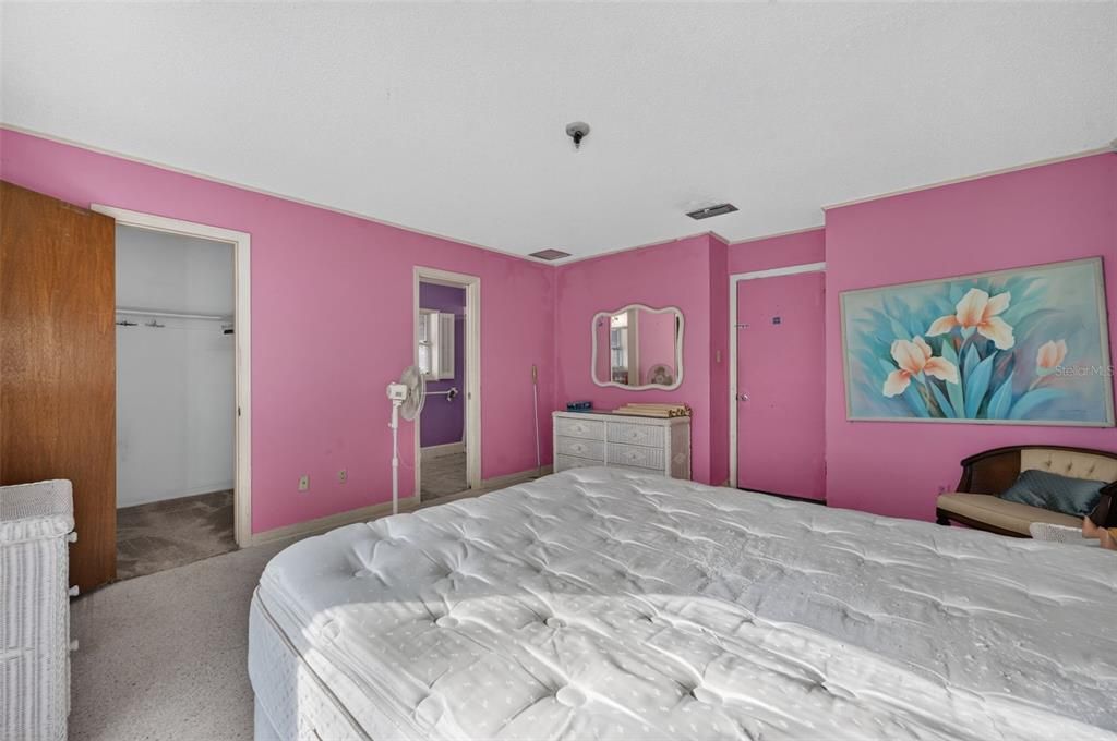 For Sale: $824,000 (5 beds, 3 baths, 4234 Square Feet)