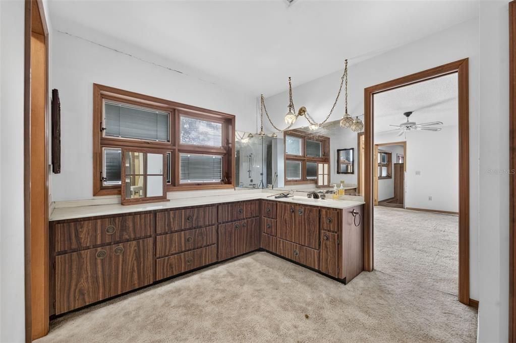 For Sale: $824,000 (5 beds, 3 baths, 4234 Square Feet)