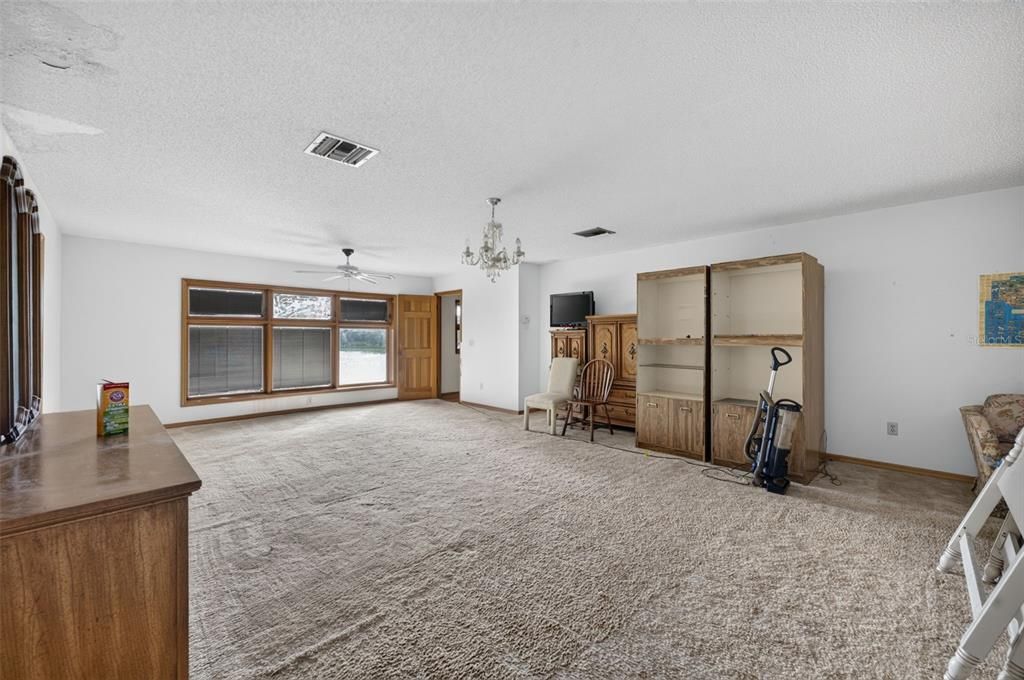 For Sale: $824,000 (5 beds, 3 baths, 4234 Square Feet)