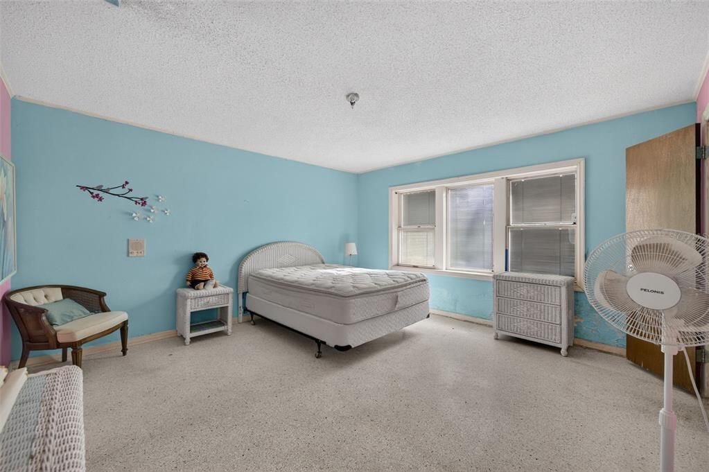 For Sale: $824,000 (5 beds, 3 baths, 4234 Square Feet)