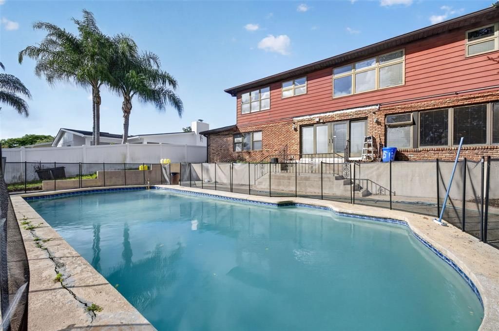For Sale: $824,000 (5 beds, 3 baths, 4234 Square Feet)