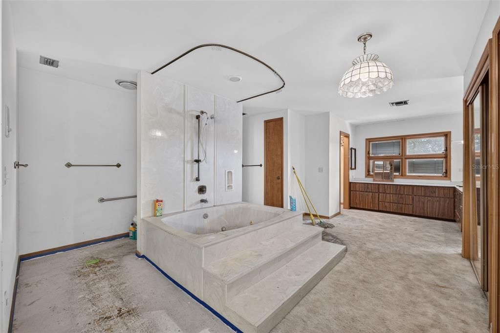 For Sale: $824,000 (5 beds, 3 baths, 4234 Square Feet)