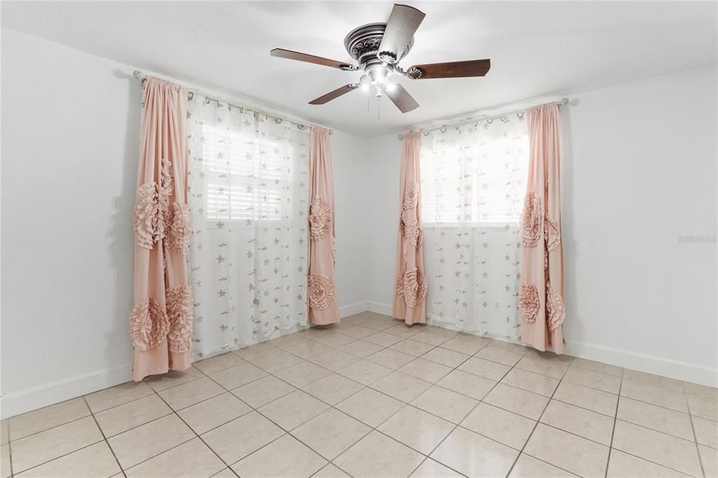 For Sale: $515,000 (4 beds, 2 baths, 1670 Square Feet)
