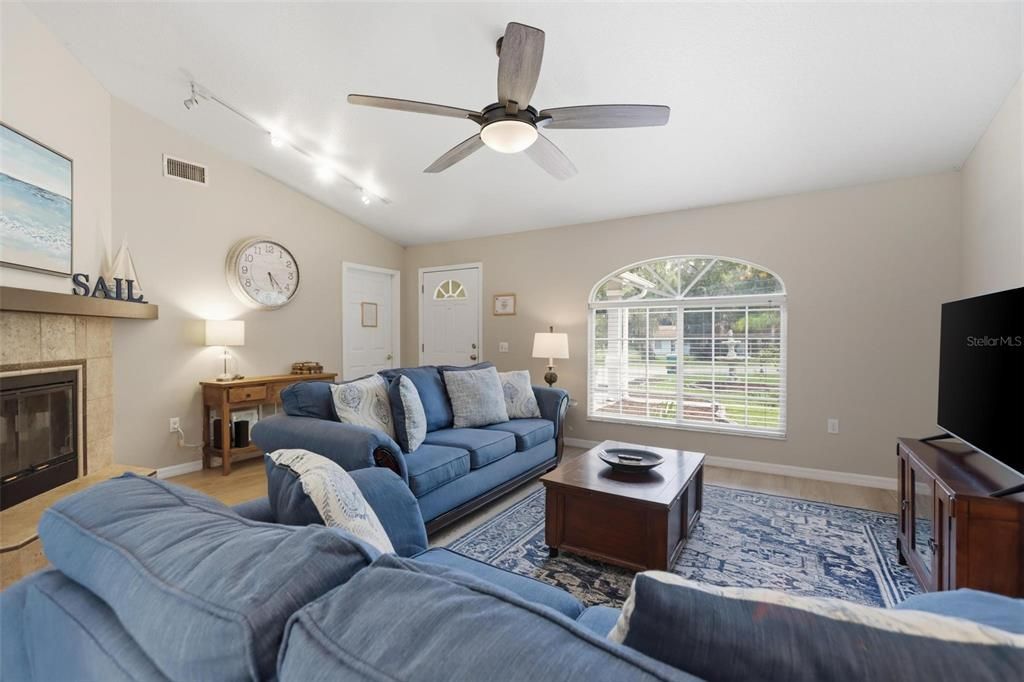For Sale: $360,000 (3 beds, 2 baths, 1380 Square Feet)