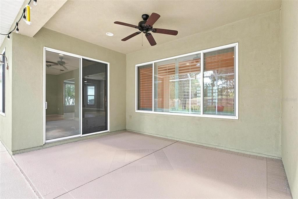 For Sale: $349,000 (2 beds, 2 baths, 2121 Square Feet)