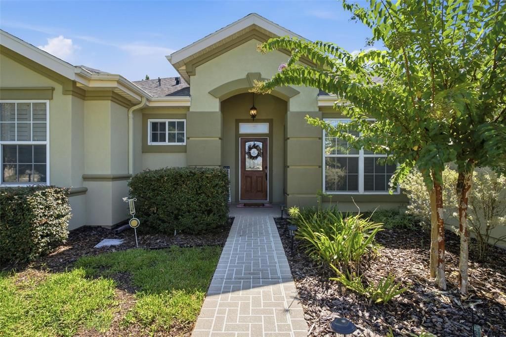 For Sale: $349,000 (2 beds, 2 baths, 2121 Square Feet)