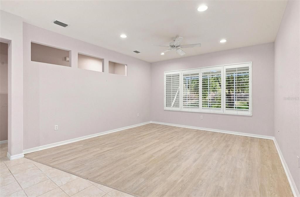 For Sale: $349,000 (2 beds, 2 baths, 2121 Square Feet)