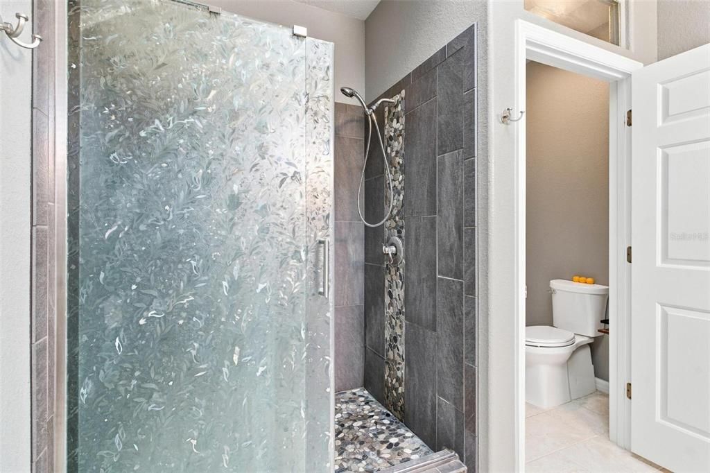 For Sale: $349,000 (2 beds, 2 baths, 2121 Square Feet)