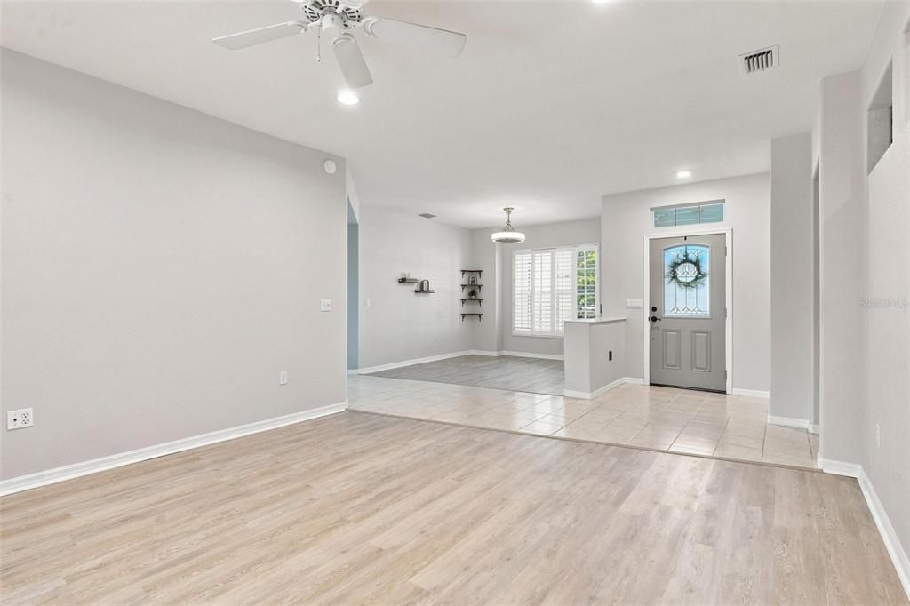 For Sale: $349,000 (2 beds, 2 baths, 2121 Square Feet)