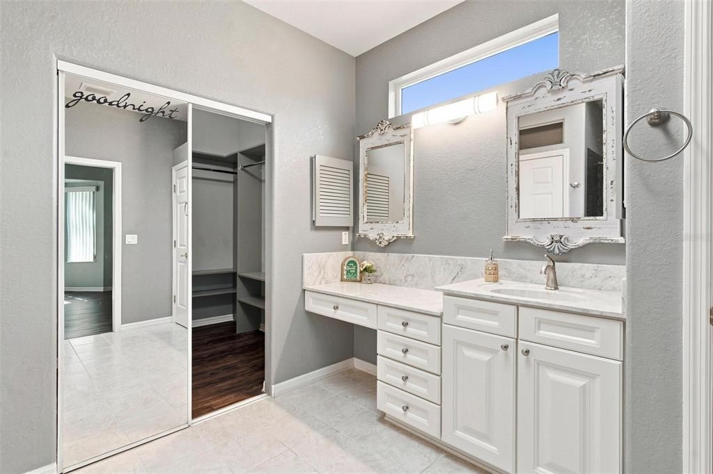 For Sale: $349,000 (2 beds, 2 baths, 2121 Square Feet)
