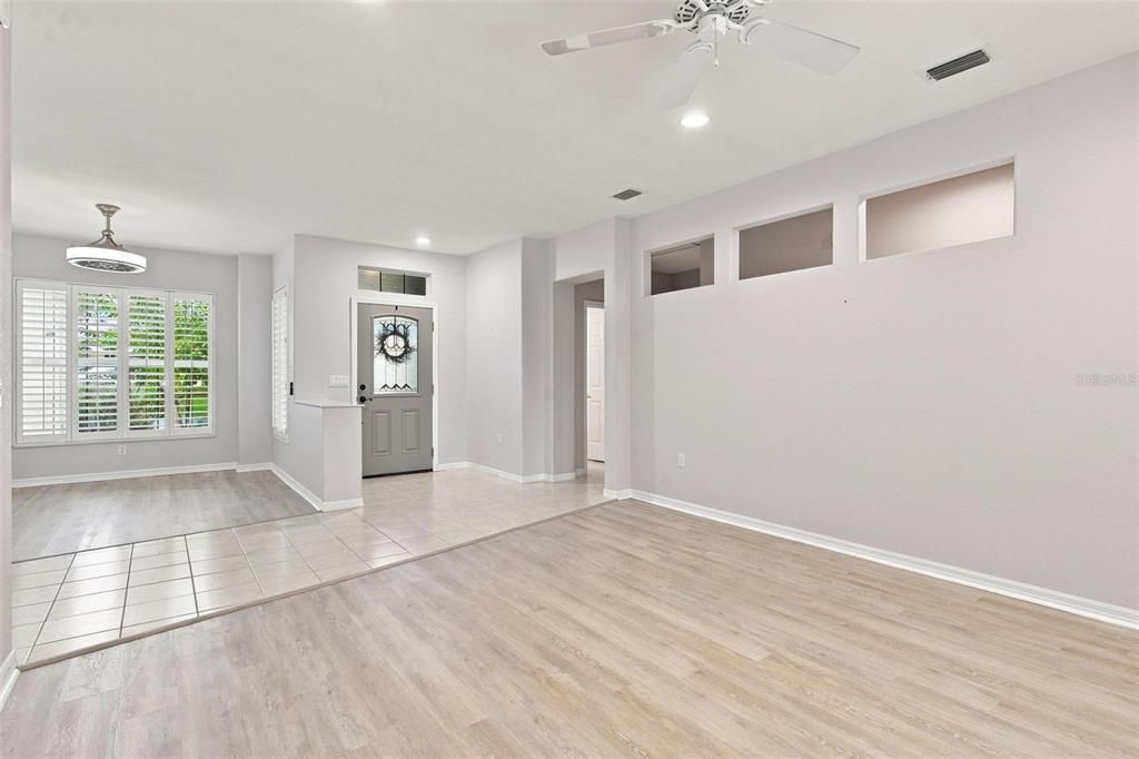 For Sale: $349,000 (2 beds, 2 baths, 2121 Square Feet)