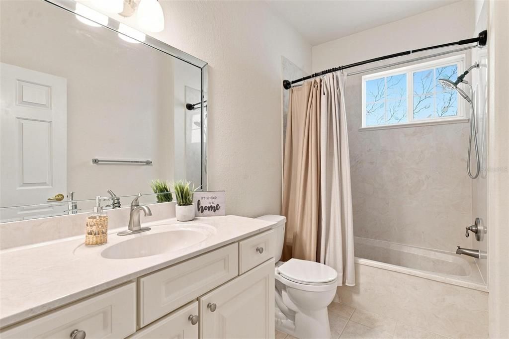 For Sale: $349,000 (2 beds, 2 baths, 2121 Square Feet)