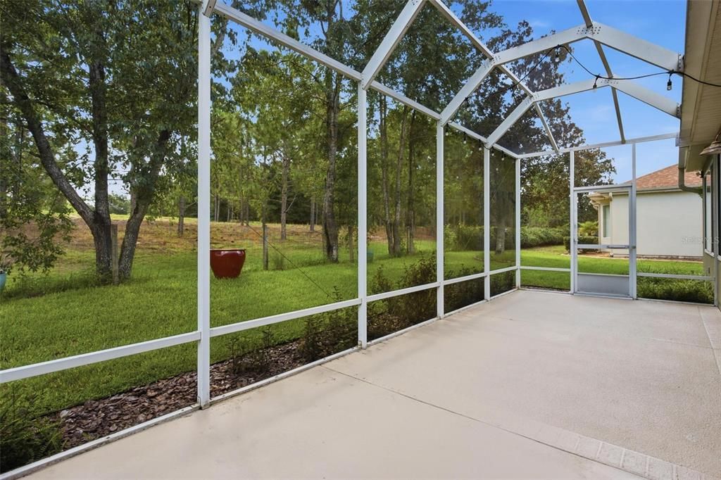 For Sale: $349,000 (2 beds, 2 baths, 2121 Square Feet)