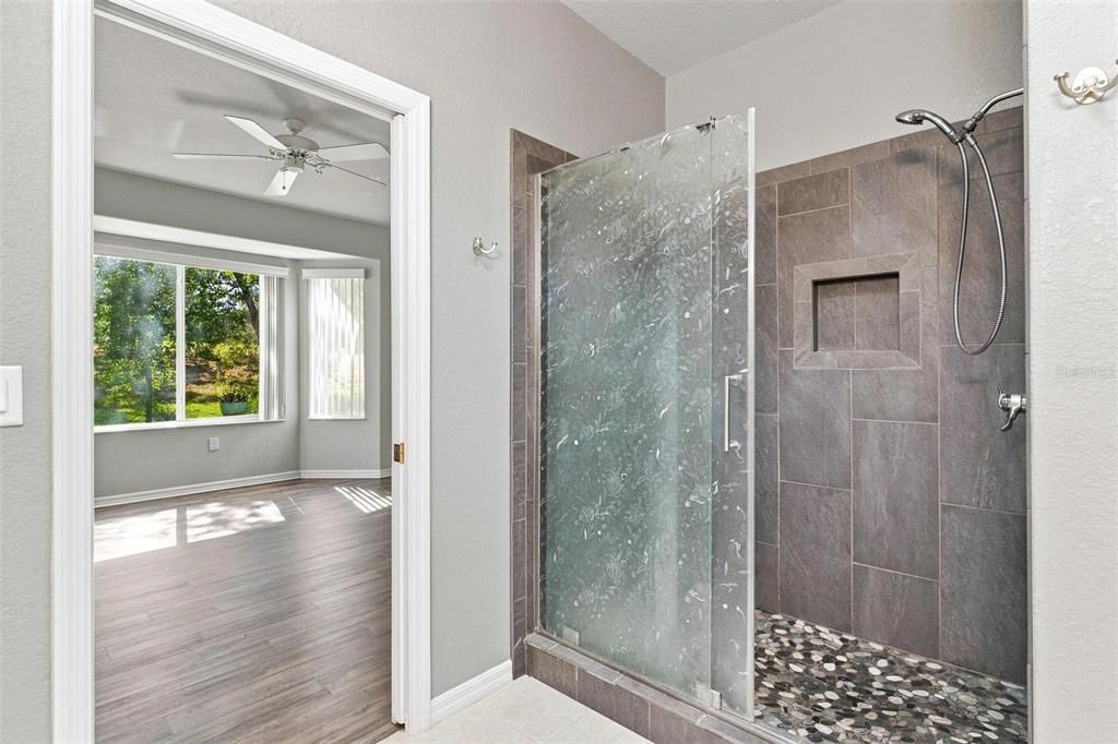 For Sale: $349,000 (2 beds, 2 baths, 2121 Square Feet)