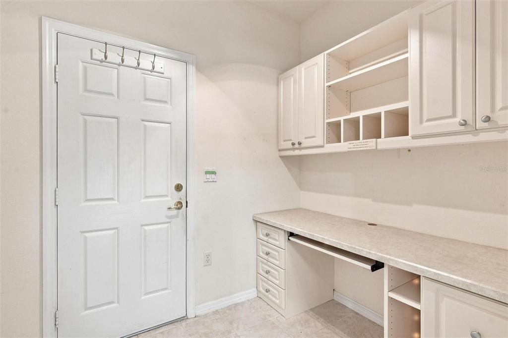 For Sale: $349,000 (2 beds, 2 baths, 2121 Square Feet)