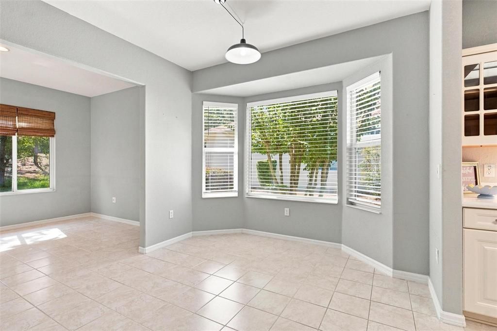 For Sale: $349,000 (2 beds, 2 baths, 2121 Square Feet)
