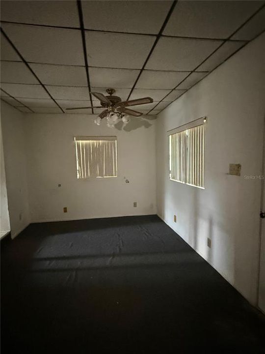 待售: $999,999 (9.74 acres)