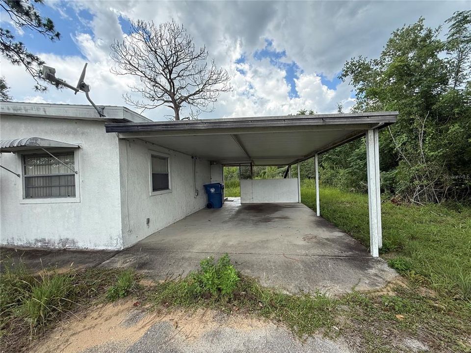 待售: $999,999 (9.74 acres)