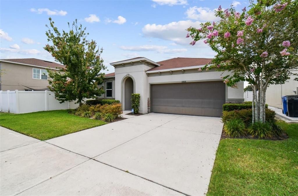 For Rent: $2,900 (4 beds, 2 baths, 1978 Square Feet)