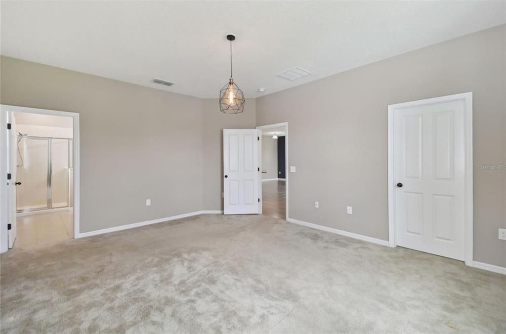 For Rent: $2,900 (4 beds, 2 baths, 1978 Square Feet)