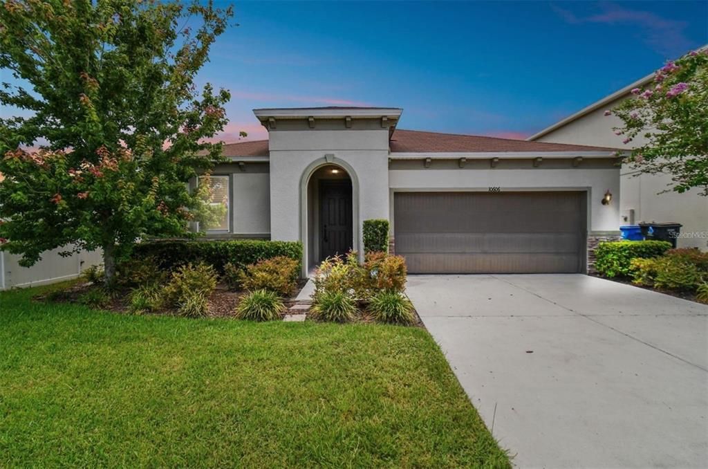 For Rent: $2,900 (4 beds, 2 baths, 1978 Square Feet)