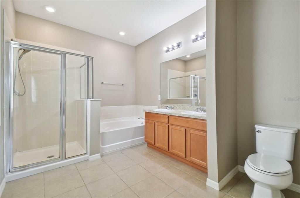 For Rent: $2,900 (4 beds, 2 baths, 1978 Square Feet)