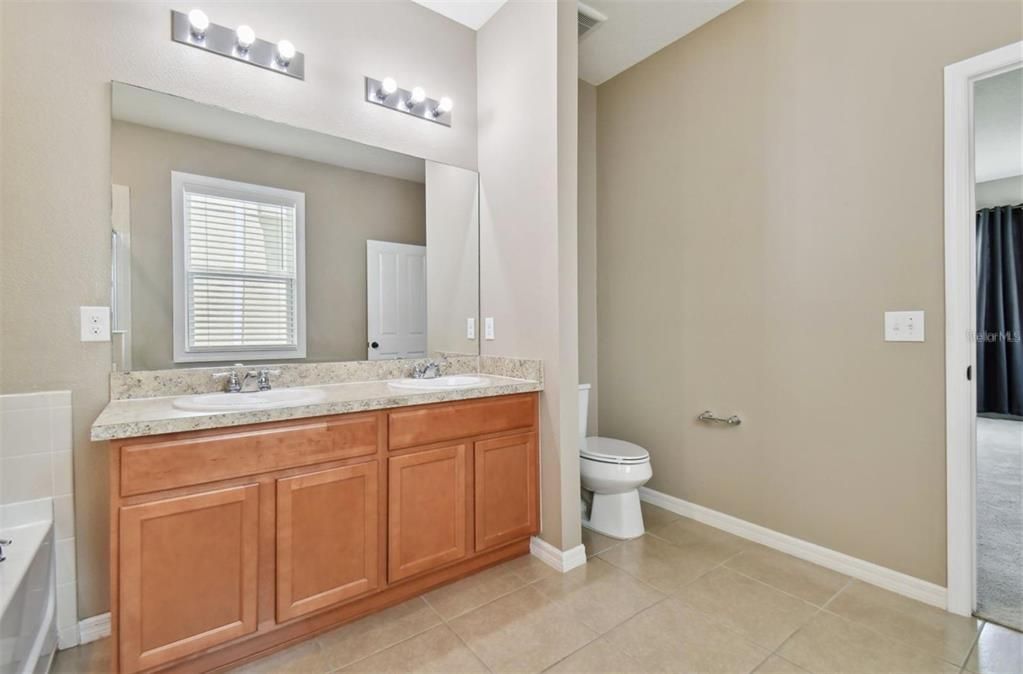 For Rent: $2,900 (4 beds, 2 baths, 1978 Square Feet)