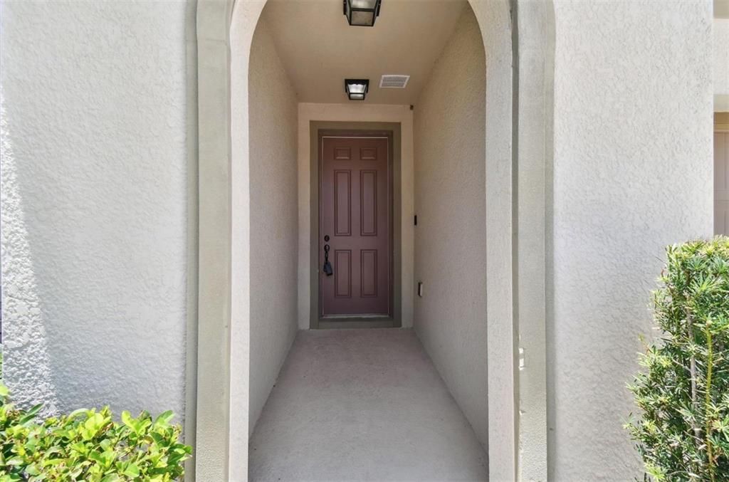 For Rent: $2,900 (4 beds, 2 baths, 1978 Square Feet)