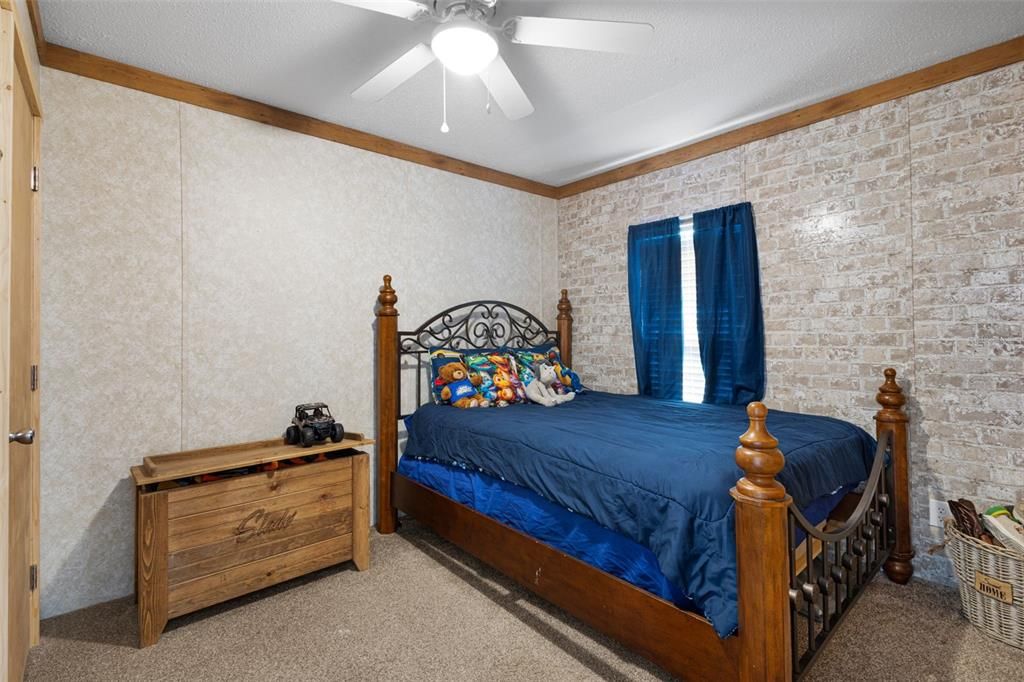 For Sale: $244,900 (4 beds, 2 baths, 1560 Square Feet)