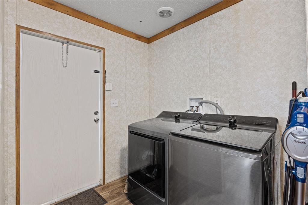 For Sale: $244,900 (4 beds, 2 baths, 1560 Square Feet)