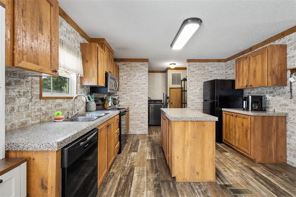 For Sale: $244,900 (4 beds, 2 baths, 1560 Square Feet)