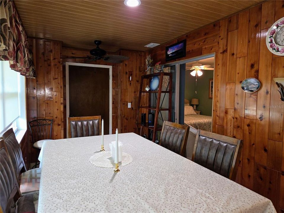 For Rent: $1,400 (2 beds, 1 baths, 1010 Square Feet)