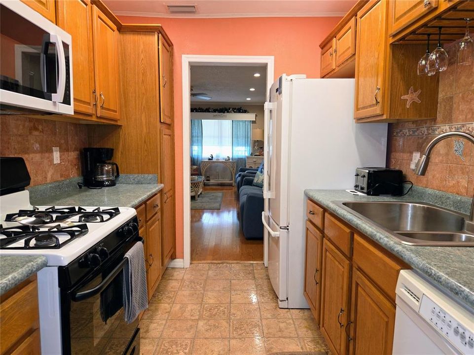 For Rent: $1,400 (2 beds, 1 baths, 1010 Square Feet)