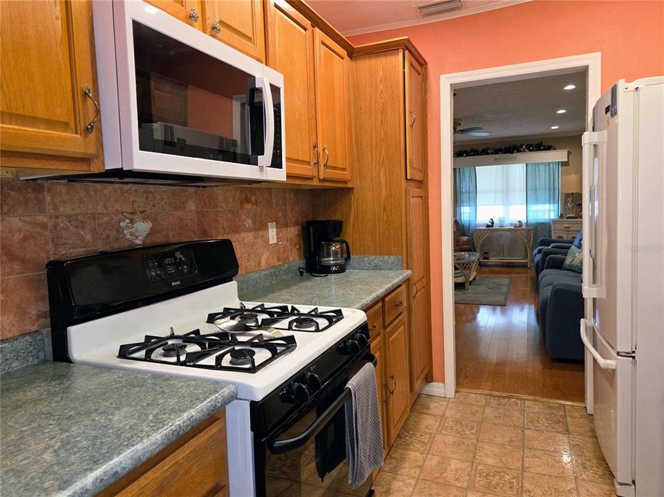 For Rent: $1,400 (2 beds, 1 baths, 1010 Square Feet)
