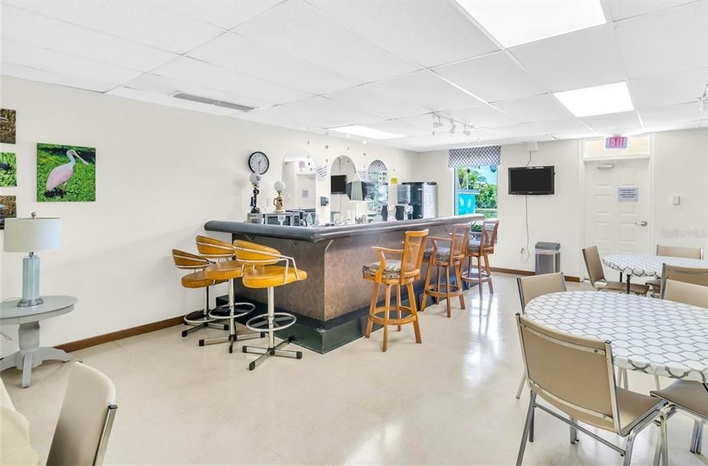 For Rent: $1,400 (2 beds, 1 baths, 1010 Square Feet)