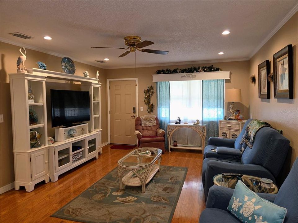 For Rent: $1,400 (2 beds, 1 baths, 1010 Square Feet)