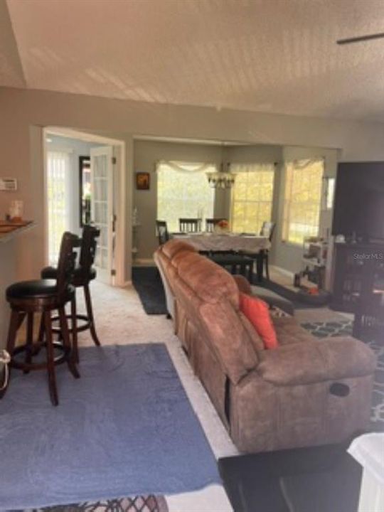 For Sale: $218,000 (3 beds, 2 baths, 1151 Square Feet)