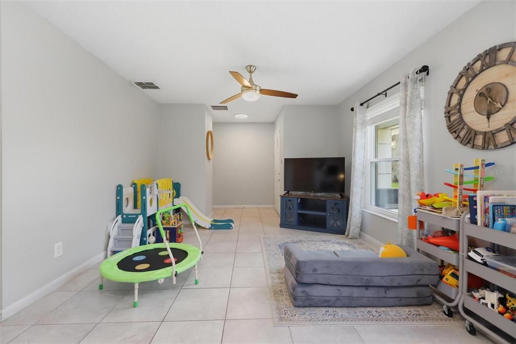 For Sale: $365,000 (3 beds, 2 baths, 1606 Square Feet)
