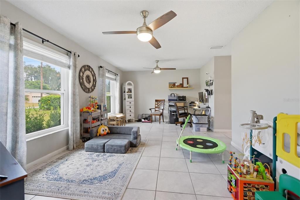 For Sale: $365,000 (3 beds, 2 baths, 1606 Square Feet)