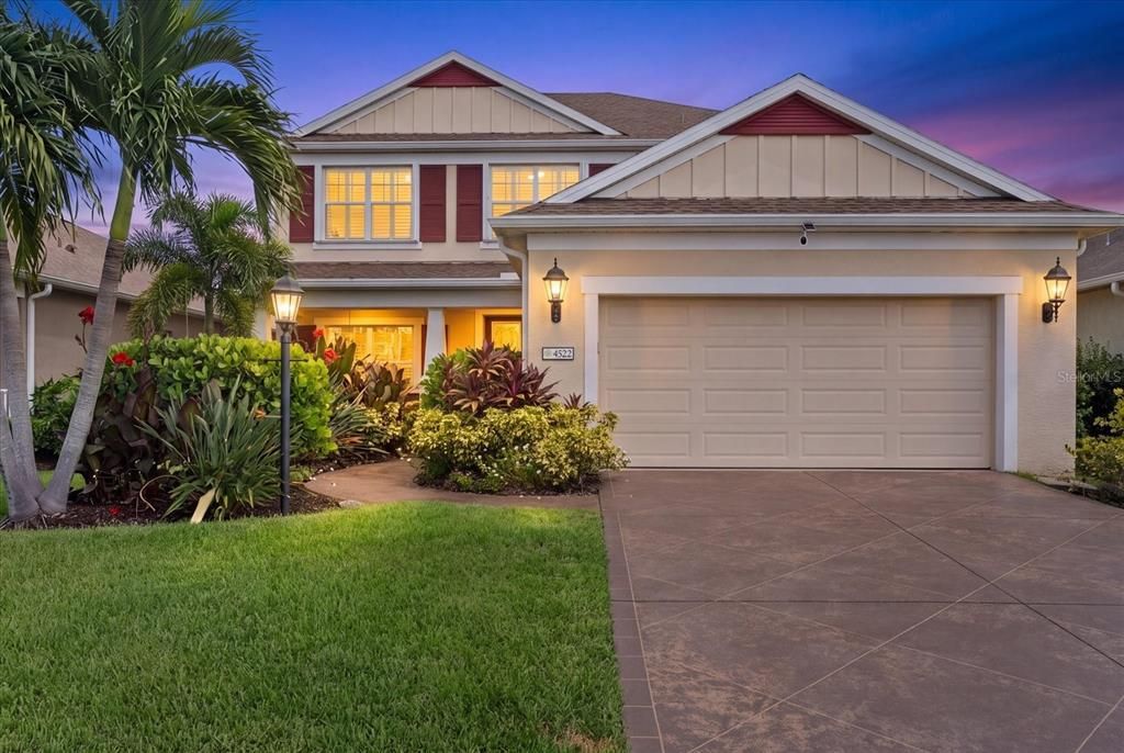 For Sale: $775,000 (4 beds, 2 baths, 2600 Square Feet)