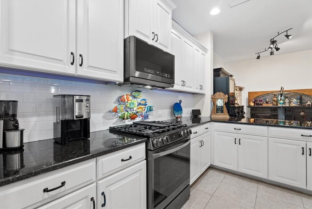 For Sale: $775,000 (4 beds, 2 baths, 2600 Square Feet)