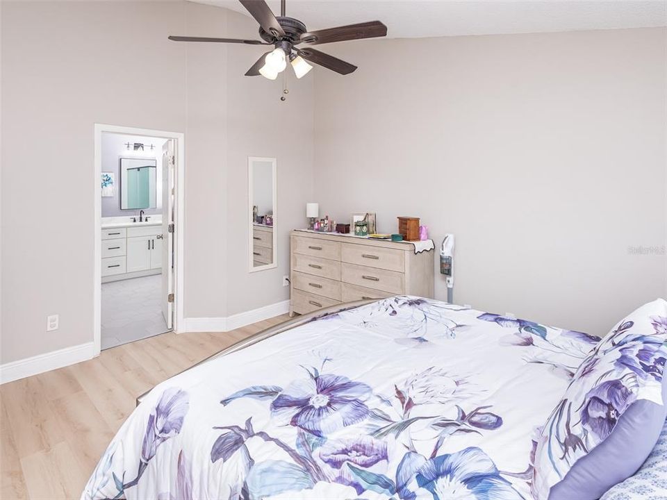 For Sale: $475,000 (4 beds, 2 baths, 1979 Square Feet)