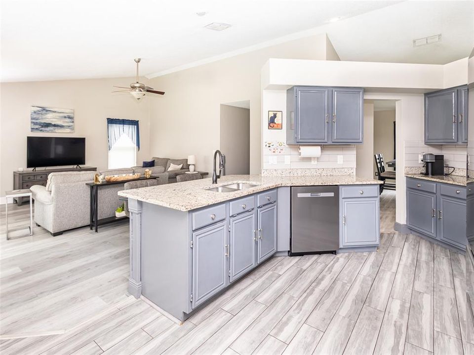 For Sale: $475,000 (4 beds, 2 baths, 1979 Square Feet)