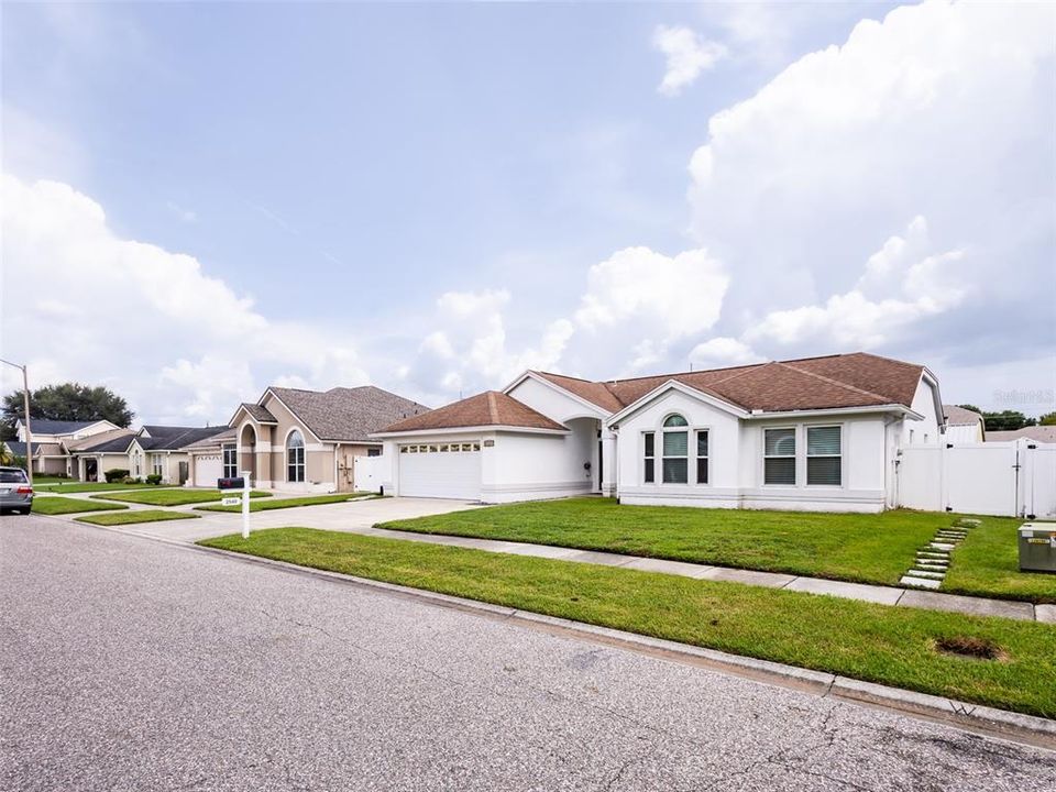 For Sale: $475,000 (4 beds, 2 baths, 1979 Square Feet)