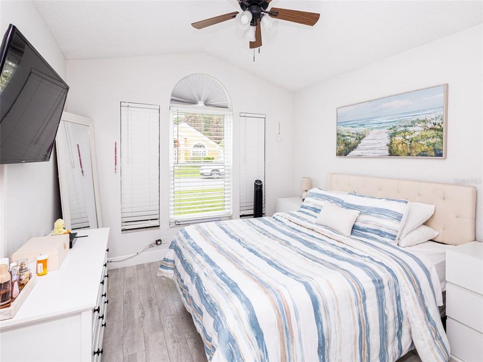 For Sale: $475,000 (4 beds, 2 baths, 1979 Square Feet)